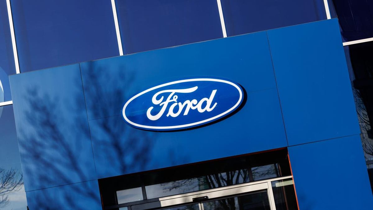 FOX2News's tweet photo. Two separate issues led to Ford Motor Company issuing a recall for over 100,000 Mustangs in the United States. https://t.co/kaopkeD9By https://t.co/TPfY9QQntB