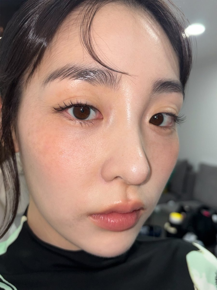 for_minggu_'s tweet photo. 메이크업쌤이 올려주신 청룡어워즈 핸드프린팅 #김민하

💄잉크 바이닐 틴트 620 피치 서브버전
🧏‍♀️로드스킨 포켓 블러셔 스파이시 마그 https://t.co/miqHaTrj1k