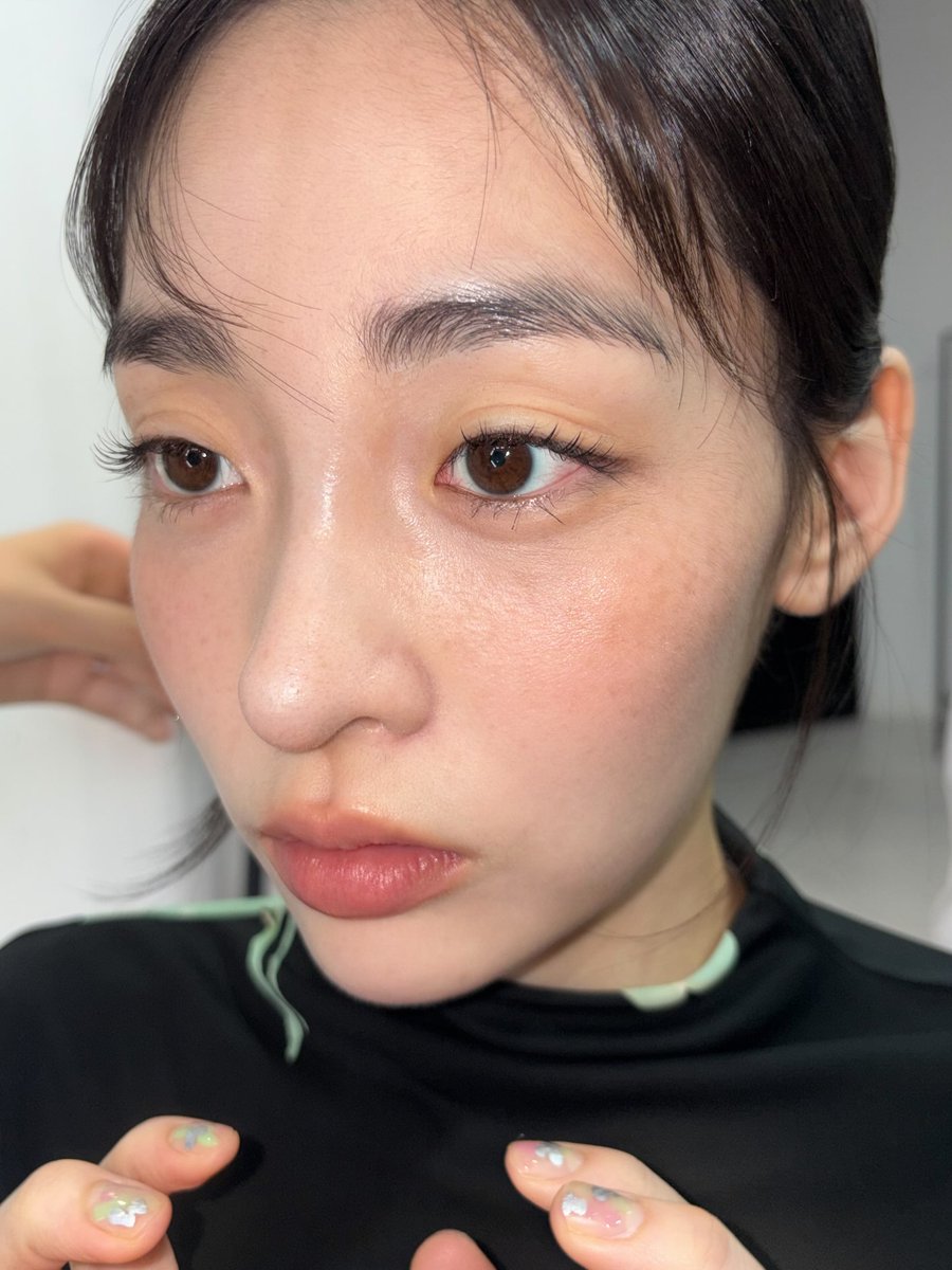 for_minggu_'s tweet photo. 메이크업쌤이 올려주신 청룡어워즈 핸드프린팅 #김민하

💄잉크 바이닐 틴트 620 피치 서브버전
🧏‍♀️로드스킨 포켓 블러셔 스파이시 마그 https://t.co/miqHaTrj1k