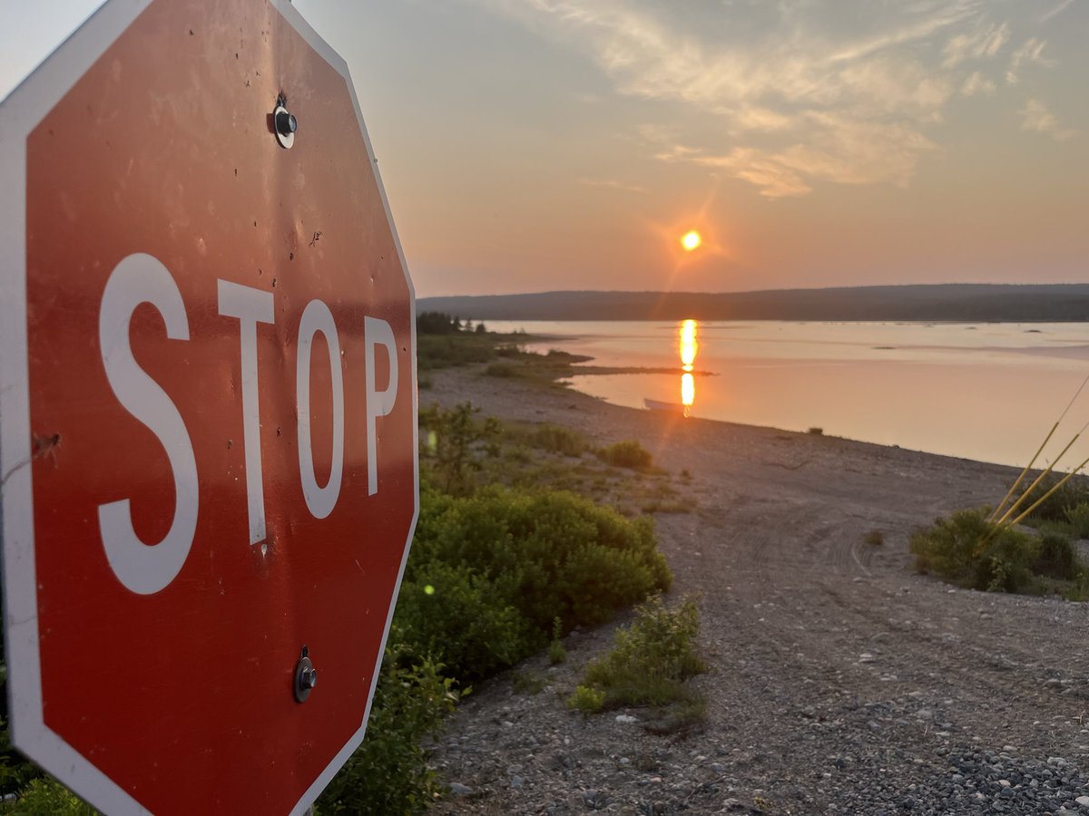SunkenSeaman's tweet photo. Sunsets are wild tonight #nowx #newfoundland https://t.co/me5GwYaXFf