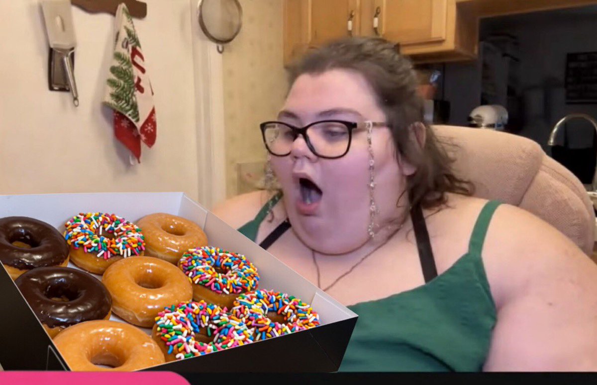 herb_eaver's tweet photo. Donuts? Go nuts!  #quirkyloverosee #qlr #gorlworld #stillnotautistic https://t.co/N0AGVfzFmz