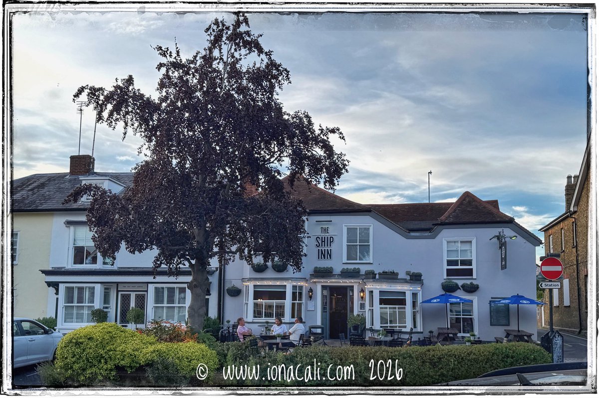 iona_cali's tweet photo. The Ship Inn, Burnham-on-Crouch, which serves great food, by the way! #ShipInn #BurnhamonCrouch https://t.co/BxfBL4McSF