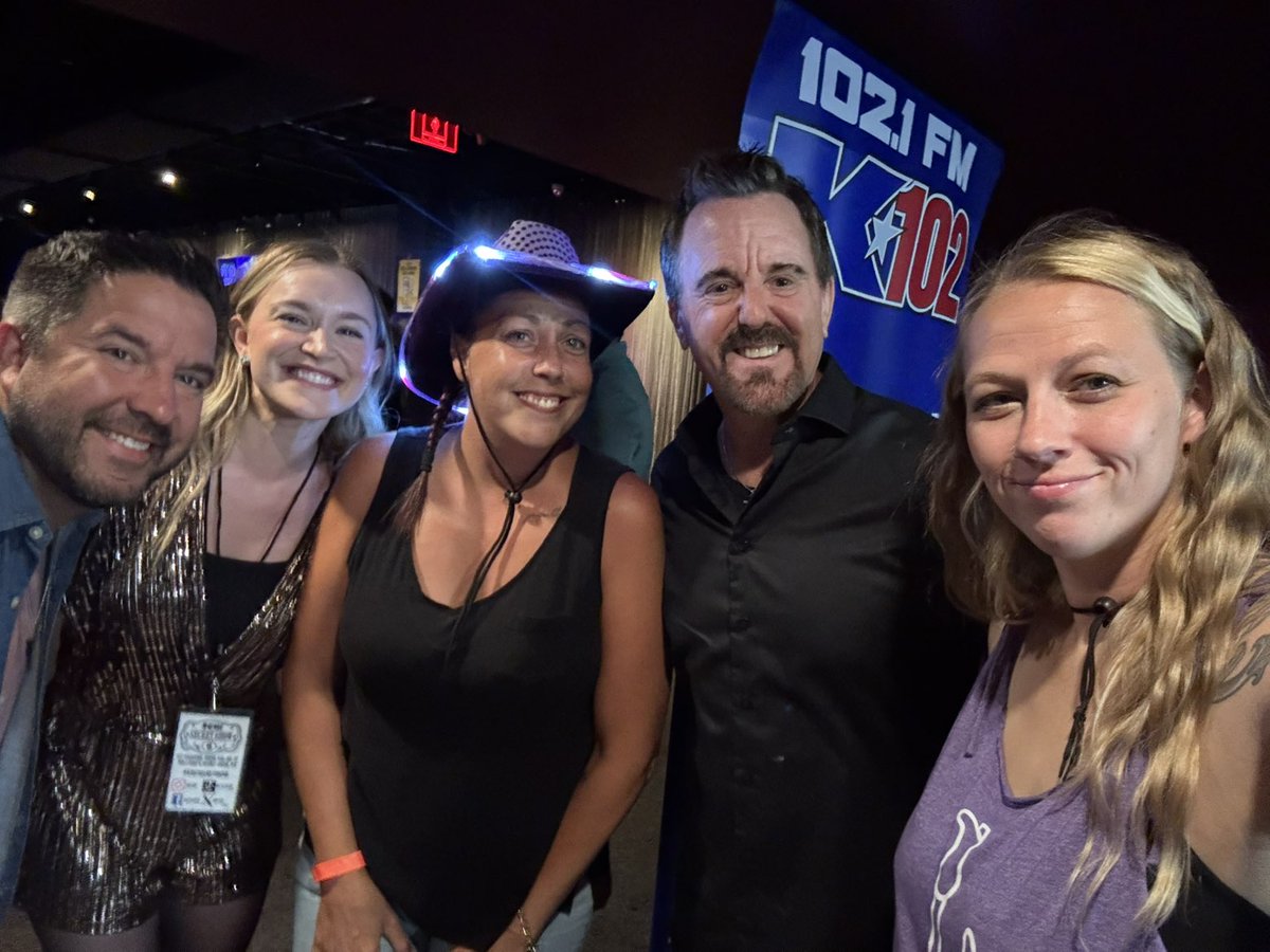 VikesChick717's tweet photo. Had to get Sam in there too! @k102 #k102secretshow #secretshow6 #6for6 https://t.co/17YphpVeye