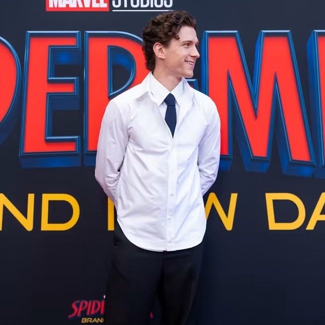 aranhaversobr's tweet photo. Tom Holland sobre o que torna o Homem-Aranha tão popular.  

“Se você perguntar a qualquer criança qual é a sua cor favorita, vai ser vermelho ou azul. E ele tem os dois.”

🗞️ :  https://t.co/LWgNnnvFoe
• 
. https://t.co/98zu0RTd3M