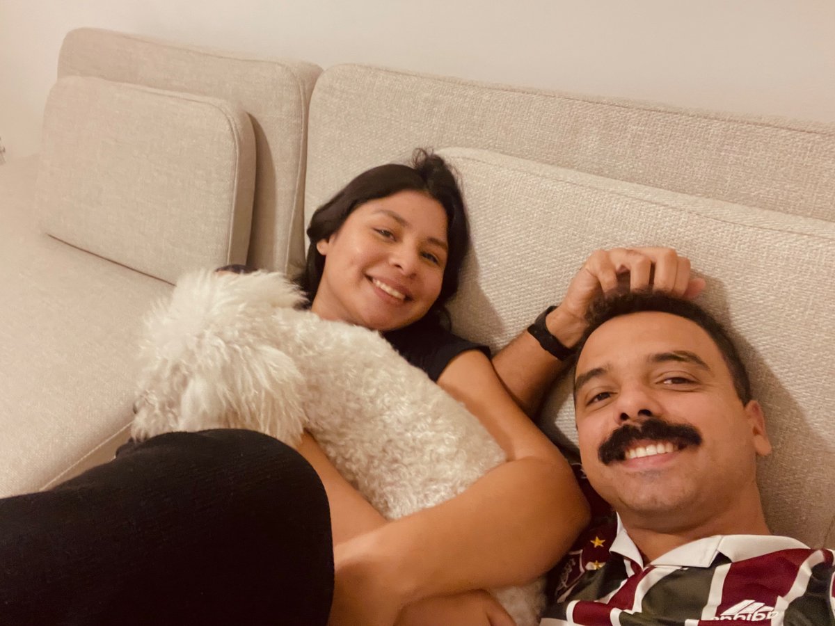 tthelicia's tweet photo. as conquistas são mais felizes com você 🛋️ 💌 https://t.co/YLP7jdX9oR