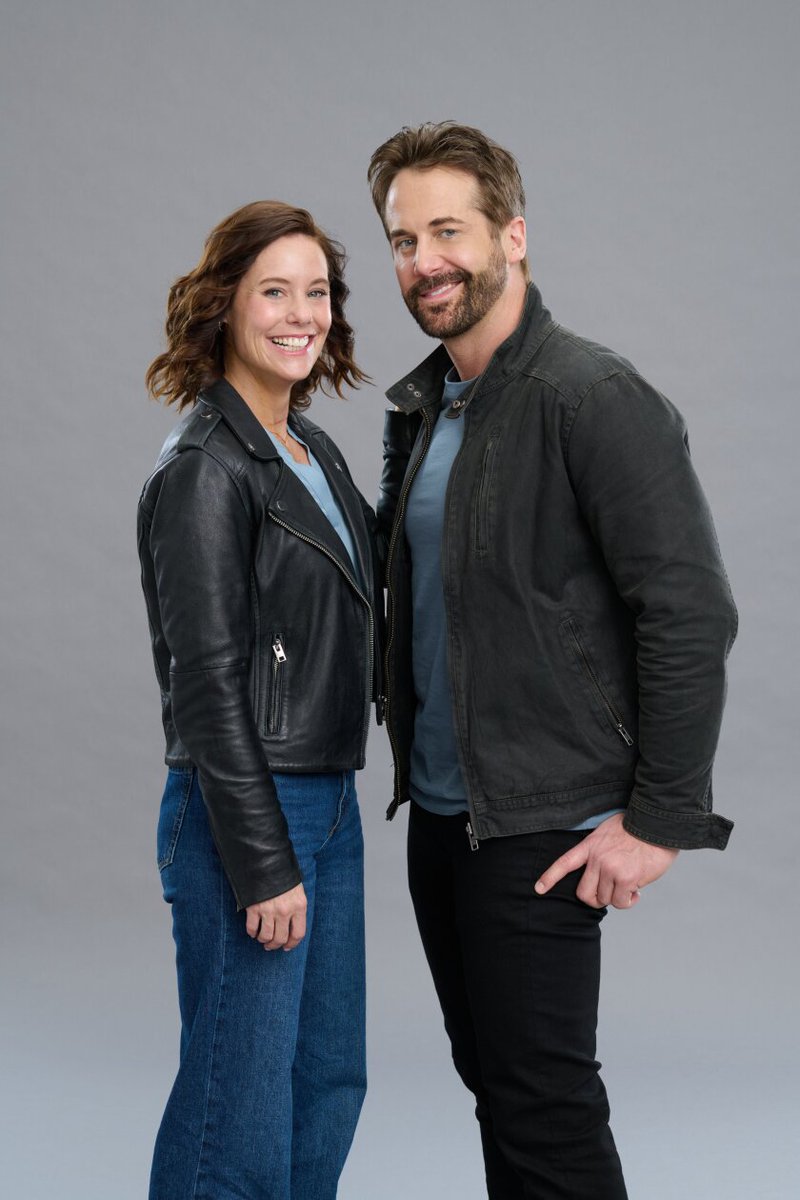PinkSunsetxo's tweet photo. Had to share this picture from Much About Love starring Niall Matter and Ashley Williams premiering August 29th on Hallmark Channel ☀️ love their jackets! 

📸 Hallmark Media https://t.co/B1kXUoGk4F