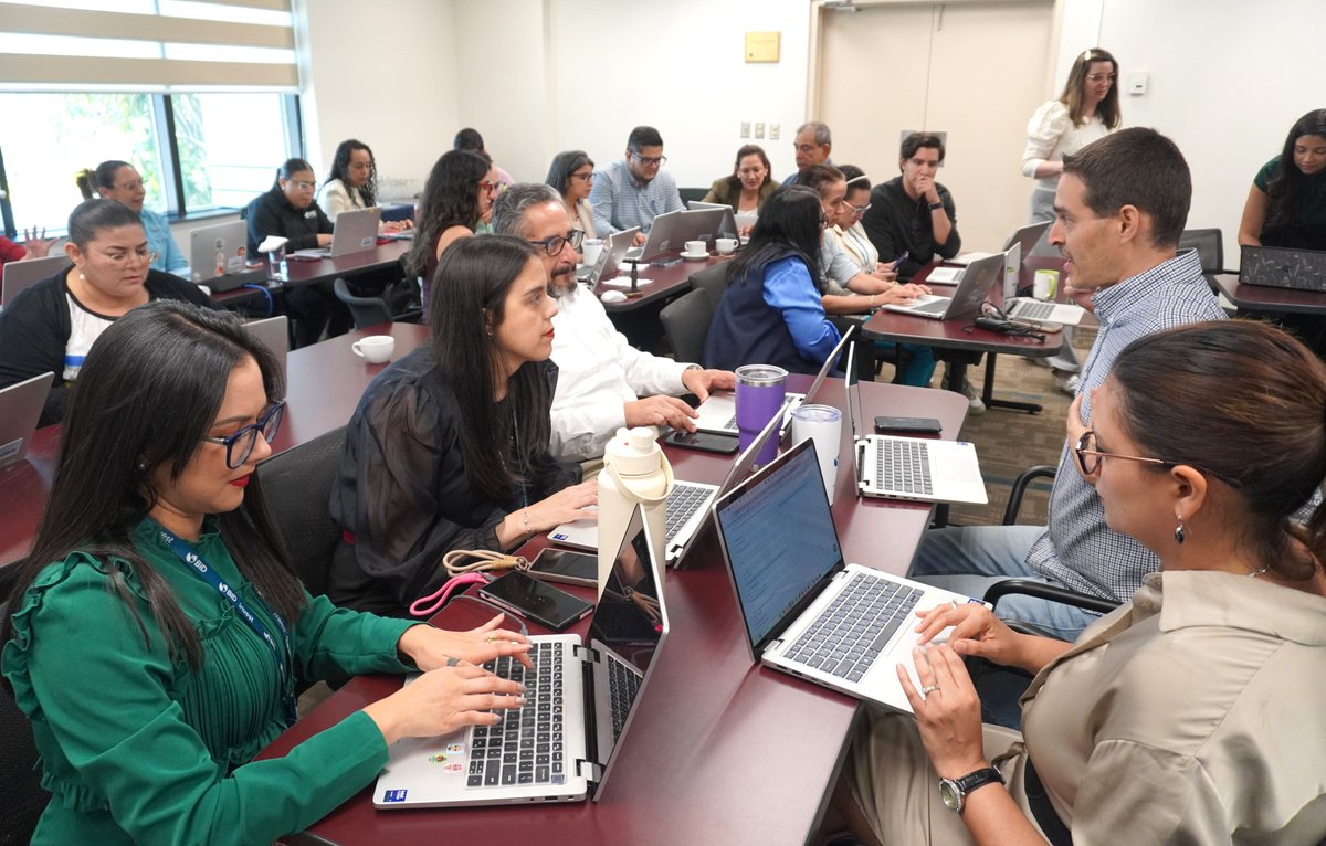 julia_johannsen's tweet photo. 🚀🤖 Impulsando la innovación con #InteligenciaArtificial en @el_BID 🇭🇳Con #TECHLAB, exploramos el potencial de la #IA mediante ejercicios prácticos para fortalecer capacidades, optimizar procesos y transformar la forma en que trabajamos. 💡🌎 #TransformaciónDigital #BIDHonduras https://t.co/yzUV31MTmB