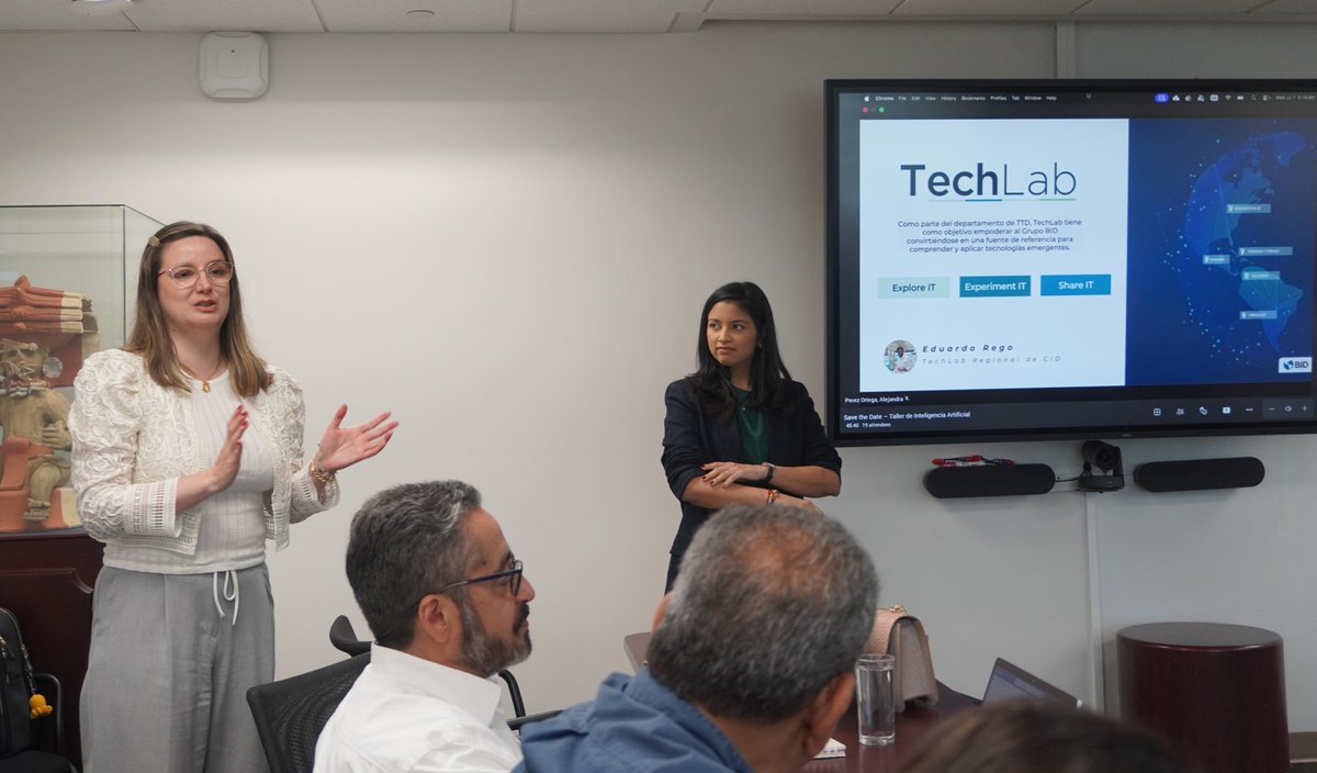 julia_johannsen's tweet photo. 🚀🤖 Impulsando la innovación con #InteligenciaArtificial en @el_BID 🇭🇳Con #TECHLAB, exploramos el potencial de la #IA mediante ejercicios prácticos para fortalecer capacidades, optimizar procesos y transformar la forma en que trabajamos. 💡🌎 #TransformaciónDigital #BIDHonduras https://t.co/yzUV31MTmB