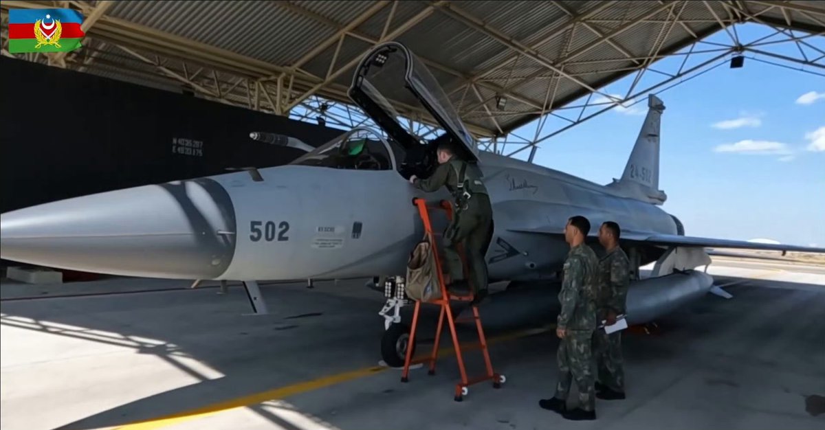 sugar_wsnbn's tweet photo. アゼルバイジャン空軍が導入したJF-17 block3が正式に公開。 https://t.co/hgQKfDJoCM