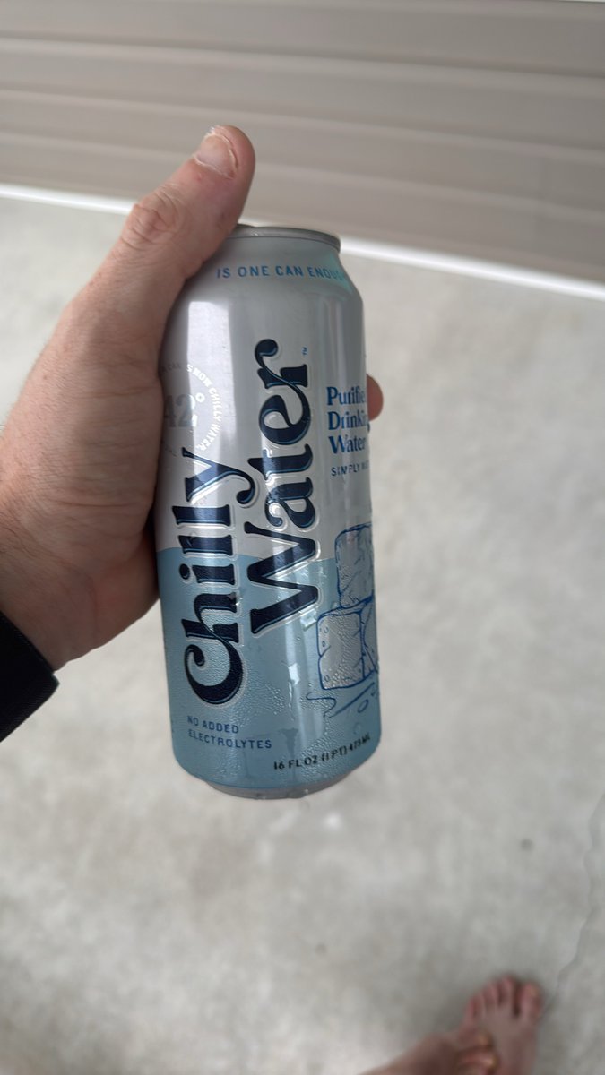 allium369's tweet photo. @drinkchilly literally the best water ever. Is one can enough? No I don’t think so. https://t.co/XEQSWtguJG