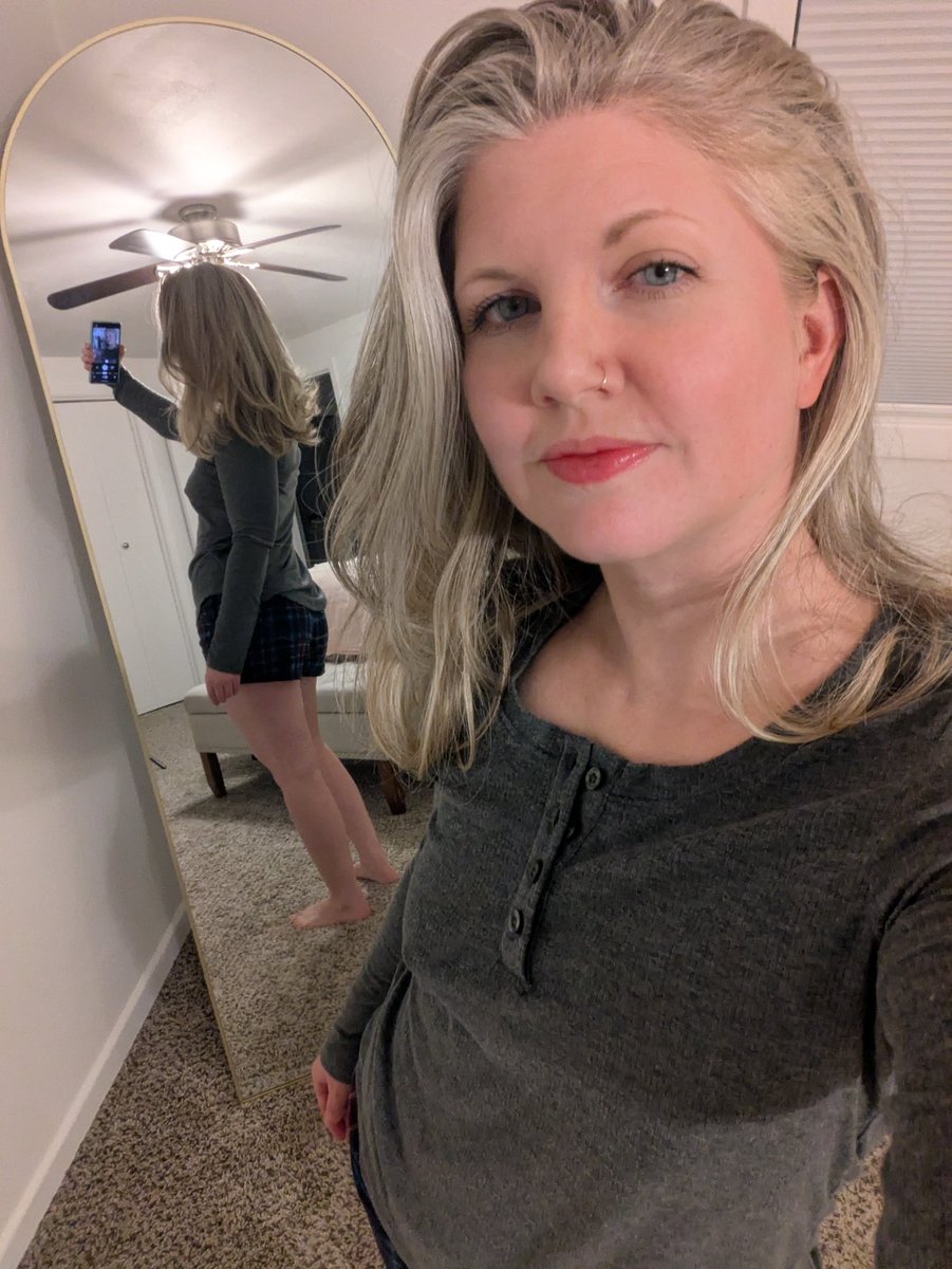 annachris2rc's tweet photo. Step into the room like it's a catwalk😾 https://t.co/C91HhcdWmK