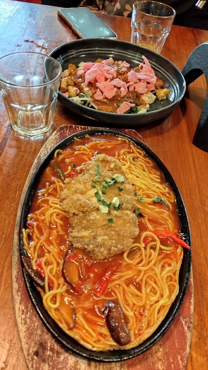 kangkunglic_'s tweet photo. Anuuuu.. aku kalo kerja kadang sering ditraktir makanan enak.. in this economy untuk anak kos yang beginian adalah sebuah anugerah terindah dari yang maha kuasa. Aseli, perbaikan gizi banget. Dibulan Juni kemarin lagi ada project auto sering ngumpulkan, yak tiap ngumpul pasti ada makanannya. Makanya June food dumpku jadi keliatan mewah banget untuk anak kos wkwk, ntar kuspill dibawah editannya 😭