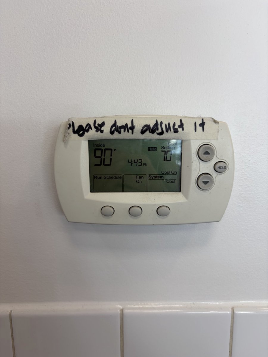 ahrozonx's tweet photo. @FiveGuys tell me why you have employees working in this heat?!! As customers the heat is unbearable inside…I can’t imagine how your staff are coping. #yeg #fiveguys https://t.co/Hdx9FVd2GN