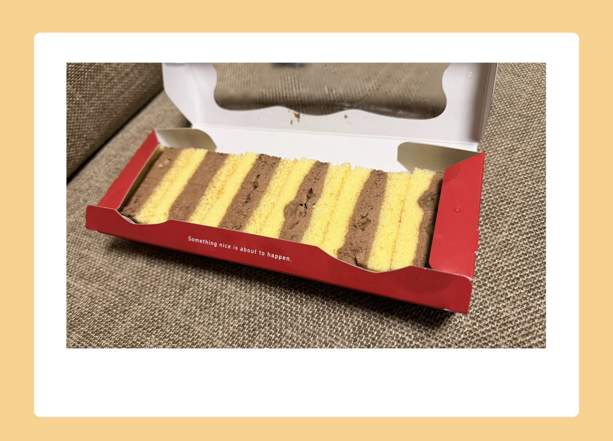 hoshinooujiSUN's tweet photo. Topsのケーキサンドなるものを食べた
スポンジで濃厚なチョコクリームをサンド
もちろんちゃんとくるみも♪
持ち歩きによいし、カットしなくていいからおもたせに🙆♀️ なんと1050円ハーフサイズもあり!
#Tops https://t.co/E8UTBWxGMa