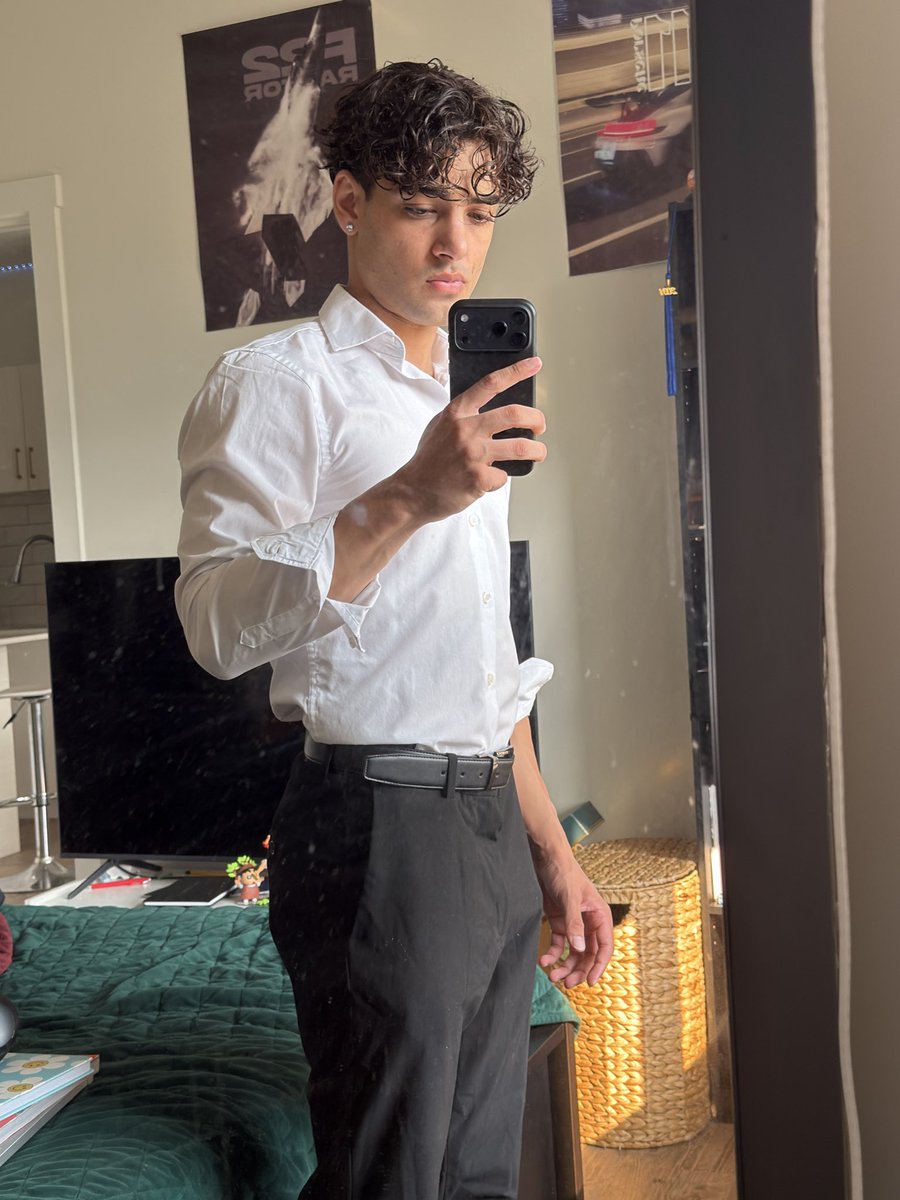 thegaganbenipal's tweet photo. the only formal shirt i own #needadvice https://t.co/rsqthwaja6