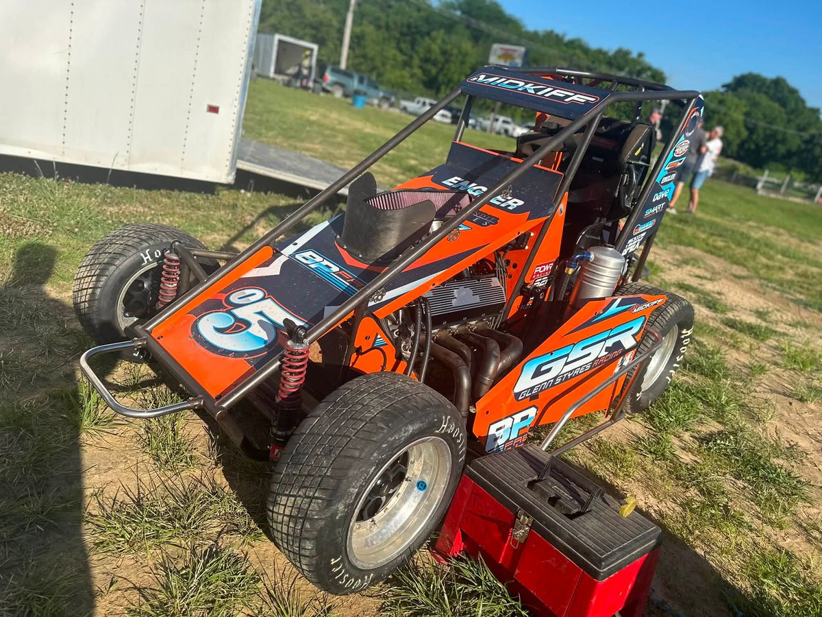 USACNation's tweet photo. USAC @NosEnergyDrink National Midget newcomer @alex_midkiff has winning experience here at @ssmctrack.

In fact, in May of this year, he was victorious in an Outlaw Non-Wing Micro feature here.

Tonight, he's vying for his 2nd career USAC National Midget start. https://t.co/BqIngXZyDW