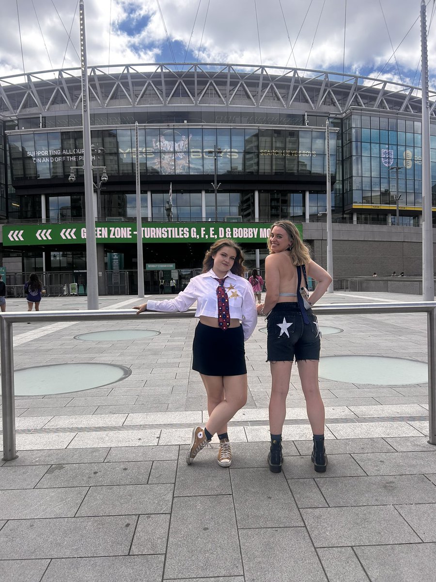 cydneywb's tweet photo. Embroidered a tie to wear once lol #togethertogether https://t.co/Pwxd7vZ4PW