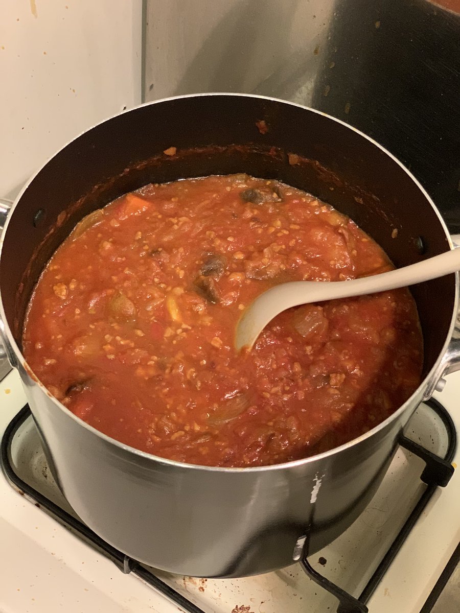 EBRSAN2's tweet photo. カレールー卒業したくスパイスで作るカレーに挑戦。S&amp;Bの赤缶めっちゃ旨い。とろみは水溶き片栗粉で。 https://t.co/IsNDXZ7AR8