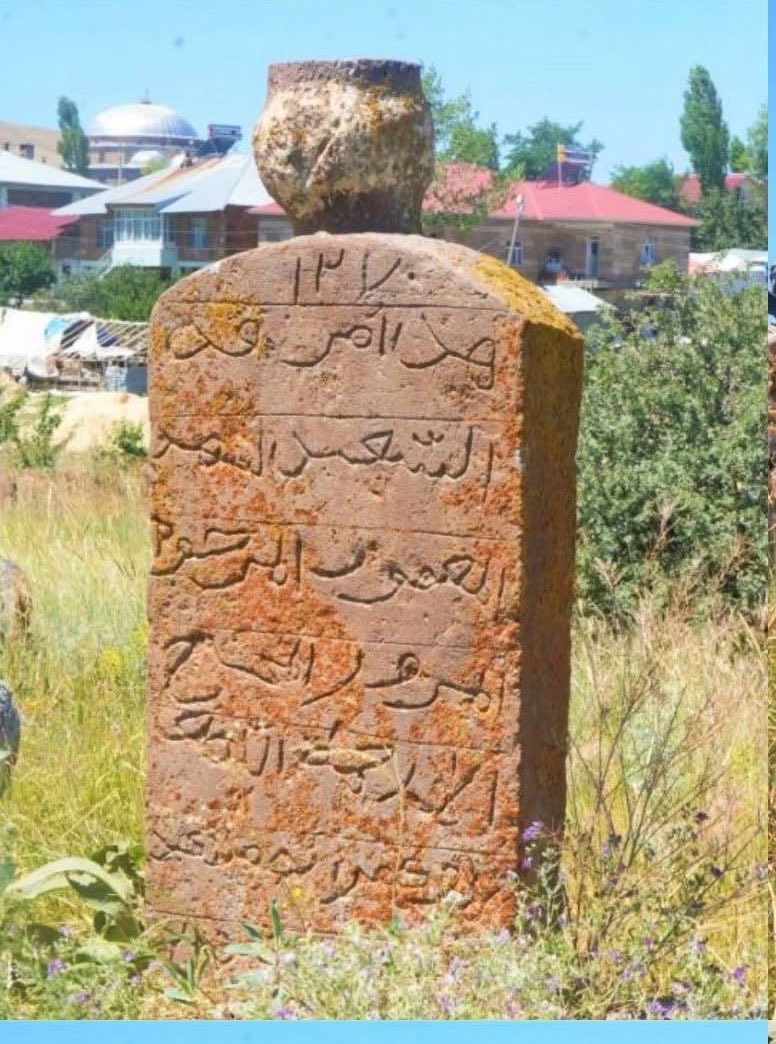 Yusufsaladin22's tweet photo. Şu mezar taşı ۱۲۷۰‌ h. 1853 miladî tarihli.
Nasıl Akkoyunlu oluyor? Arada yaklaşık 400 küsür sene var zira. https://t.co/4y0y8atnPm