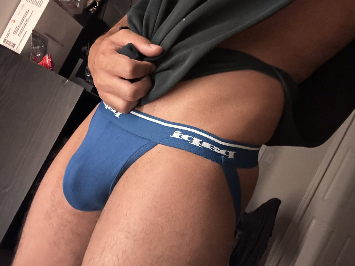 smolveggies's tweet photo. just more bulge bc i’m still too scared to post dih on this acct https://t.co/D9qrrwQZ1b