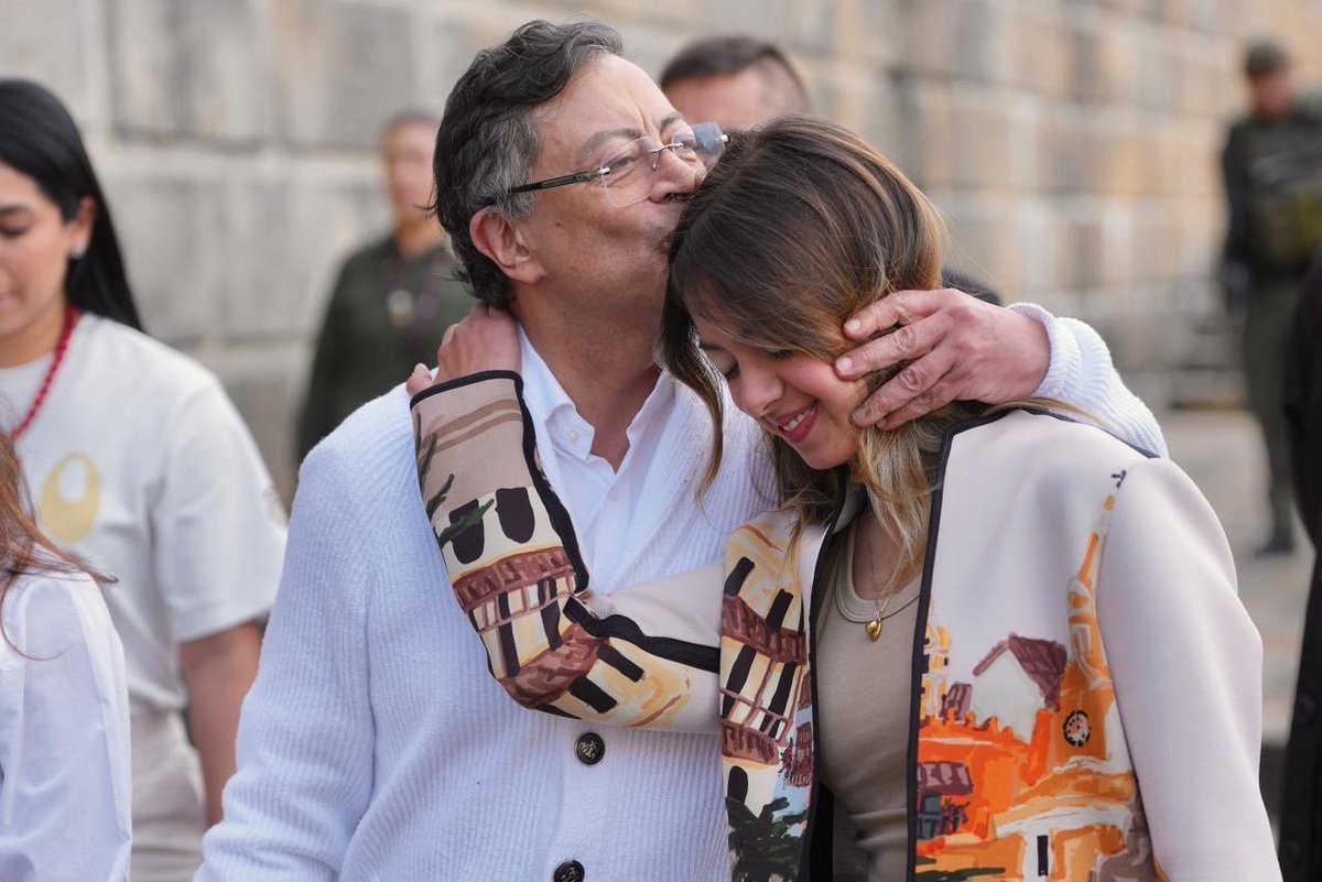 petrogustavo's tweet photo. Feliz cumpleaños Antonella, hija mía. Cumples 18 y tu vida quedará en tus manos. Espero que a las enseñanzas aprendidas te hagan una gran mujer. https://t.co/cRZ7yT5DjR