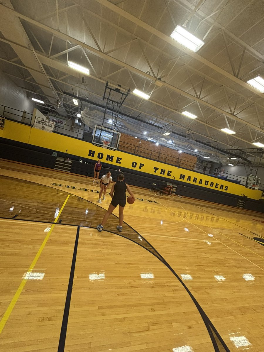 secorsig's tweet photo. Man, I really missed being in the gym with @oe_girlshoops! Great session tonight that was focused on 1-on-1 individual shooting plans, but ended up being just as much about shooting resilience/confidence.

Really appreciate their program culture #MakeShots https://t.co/r7ZvCohiTI