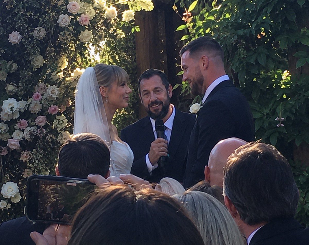 LangmanVince's tweet photo. Travis Kelce didn't invite his teammate Harrison Butker to his wedding because Taylor Swift didn't like his 2024 commencement speech. 

Taylor Swift made Travis Kelce sign a 40-page prenuptial agreement.

Travis Kelce cried at his wedding 

Travis Kelce is a major cuck! https://t.co/AOgiDyYXwR
