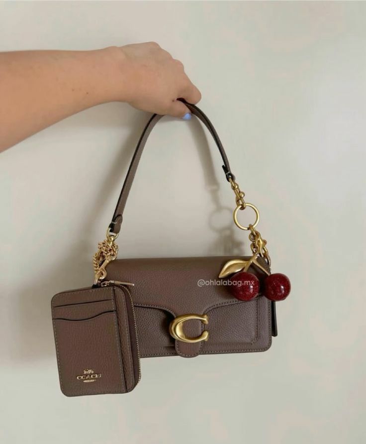 petalparadiseee's tweet photo. Brown or white ? https://t.co/neNr2ckpCH