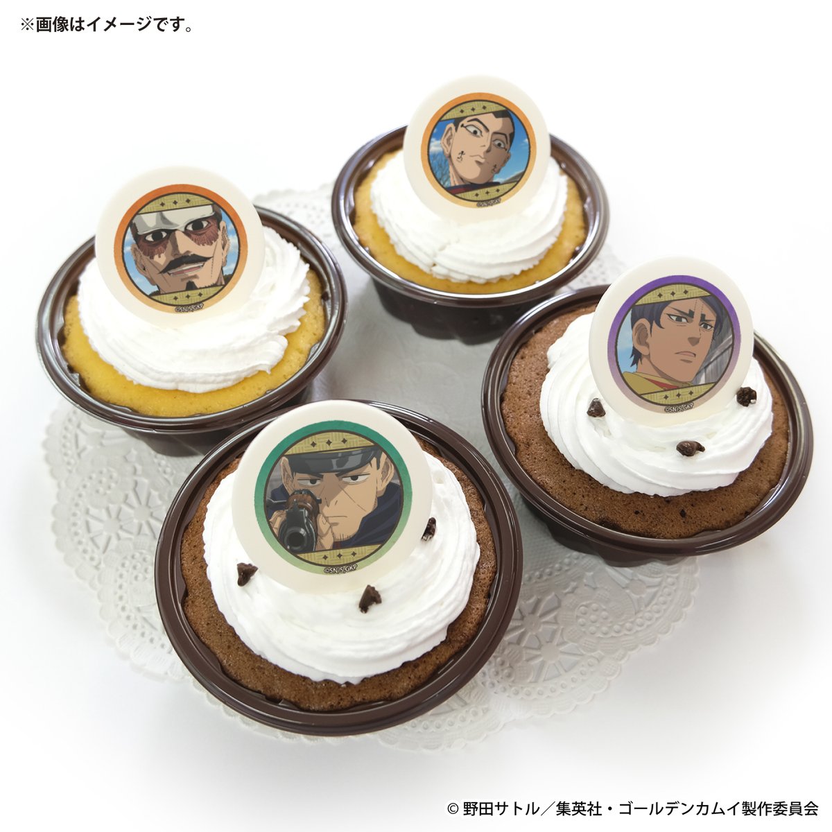 happypriroll's tweet photo. TVアニメ『#ゴールデンカムイ』
定番プリントケーキ＆マカロン＆カップケーキの発売が決定！

杉元やアシㇼパたちとの癒しのひと時に特別なスイーツはいかがでしょうか♪🍰☕
購入特典缶バッジ付きで全国へお届けします🎁

⬇詳細はプリロールHPをチェック！
https://t.co/5yPqjw02uO https://t.co/nIaxo3ad1b