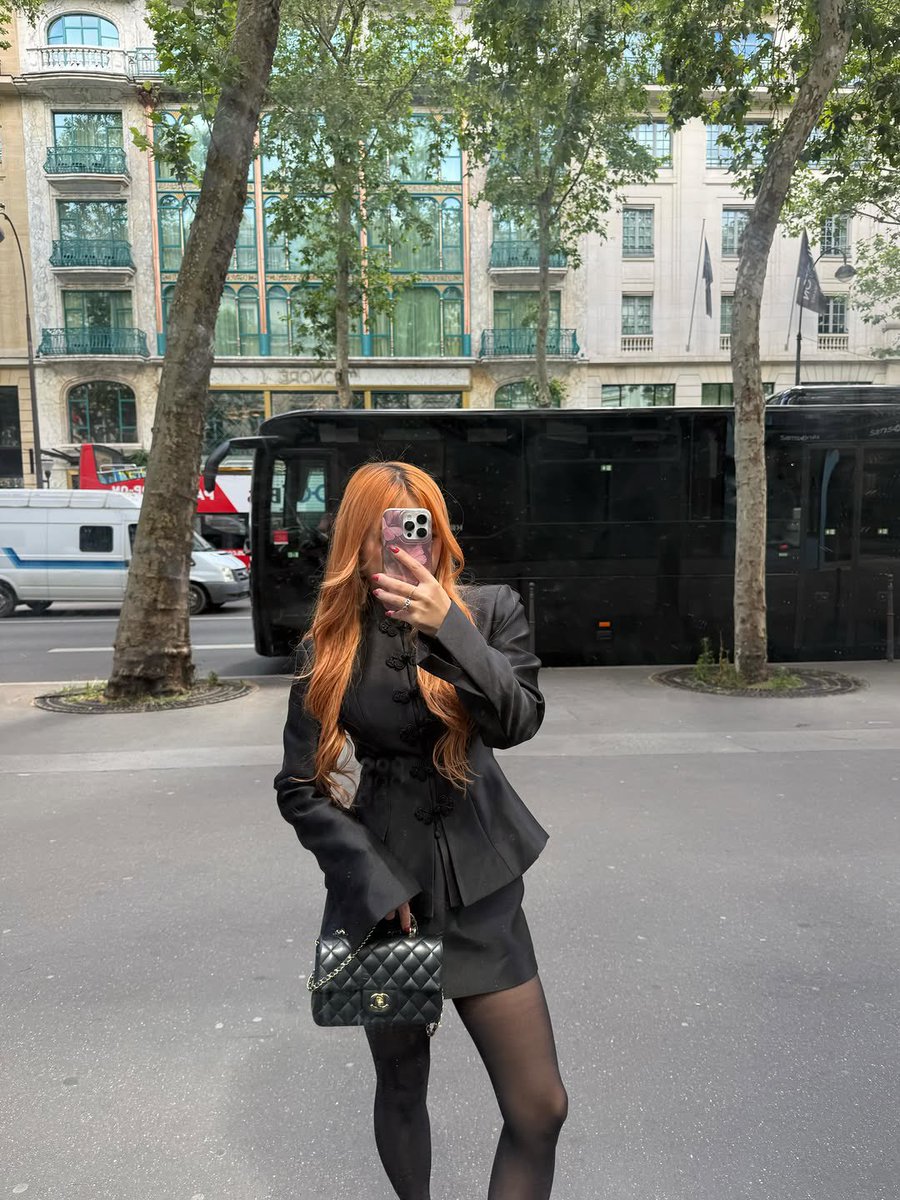 springslune's tweet photo. ᅠ

ᅠ

Lupa membagikan foto-foto pas lunch date sekalian mau OOTD juga 🖤 

ᅠ

ᅠ https://t.co/0MV7m8zbc6