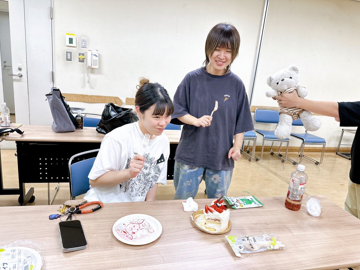 ichihara_nanami's tweet photo. めっちゃ真剣に稽古してて「あ、BGMまちがえてらぁw」って思ってたら
ケーキ出てきて嬉し恥ずかしサプライズでした🥺🫶✨

めちゃくちゃしっかりサプライズされました笑笑
本当に本当にありがとうございます🫶🫶🫶🫶🫶🫶🫶🫶🫶🫶🫶🫶🫶🫶🫶🫶🫶🫶🫶🫶🫶🫶🫶🫶🫶🫶🫶🫶🫶🫶🫶 https://t.co/DhUeCLtio9