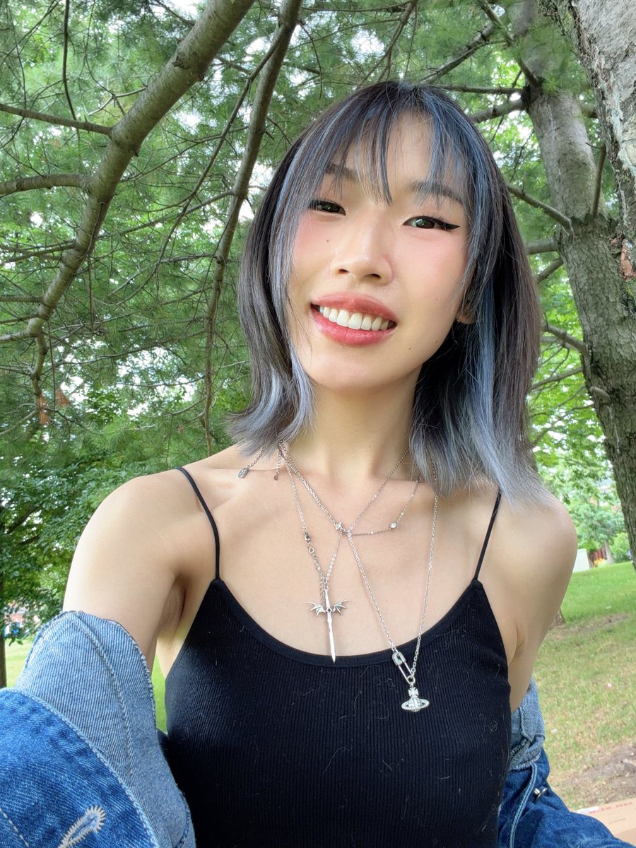 irlyins's tweet photo. a lil walk before bed <3 https://t.co/5SvCjDkaEi