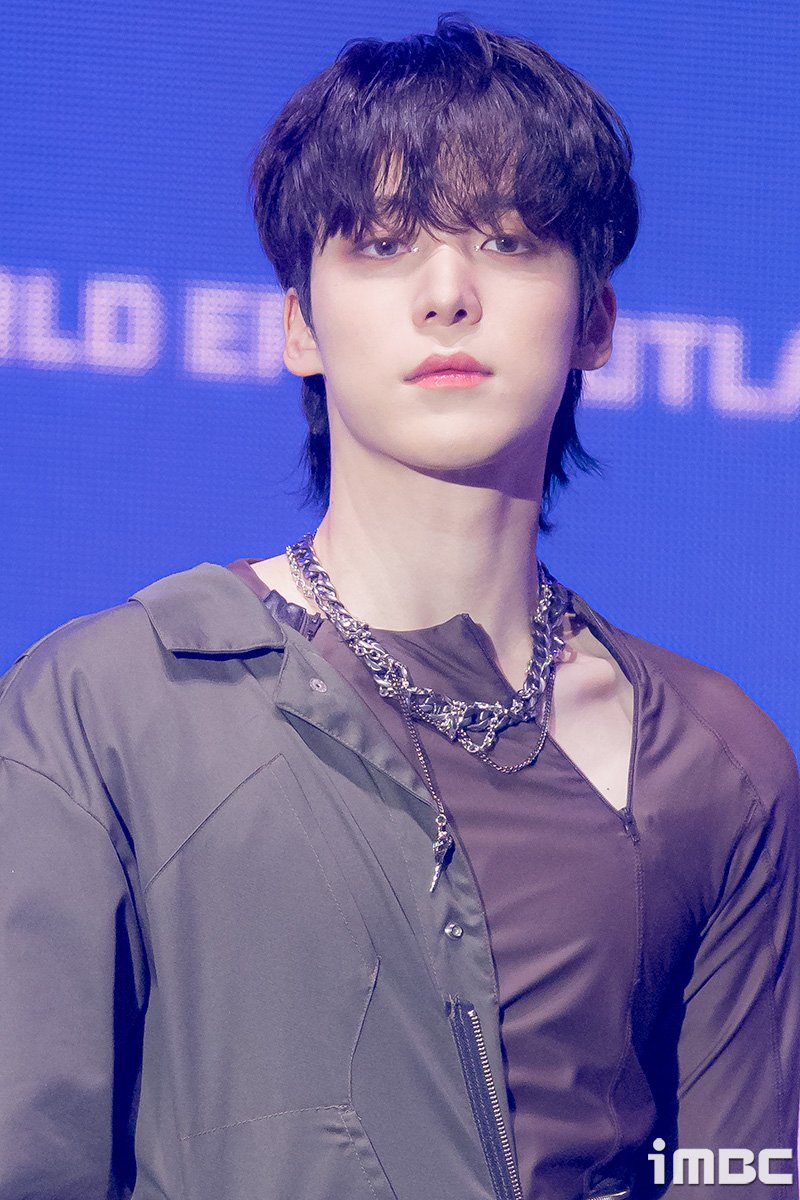 kchartsmaster's tweet photo. According to MHN Sports, ATEEZ's Yunho reportedly broke up with his non-celeb partner around three months ago.

https://t.co/9TaVaWIwJs https://t.co/xe3QGUuuqv