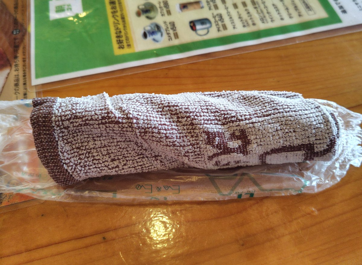 pirooooon3's tweet photo. デート中に
おしぼりで顔を拭いたら
嫌がられるかな？

オヤジだから
おしぼりみたら
顔を拭いてしまう😭 https://t.co/xqOjYrCaWQ
