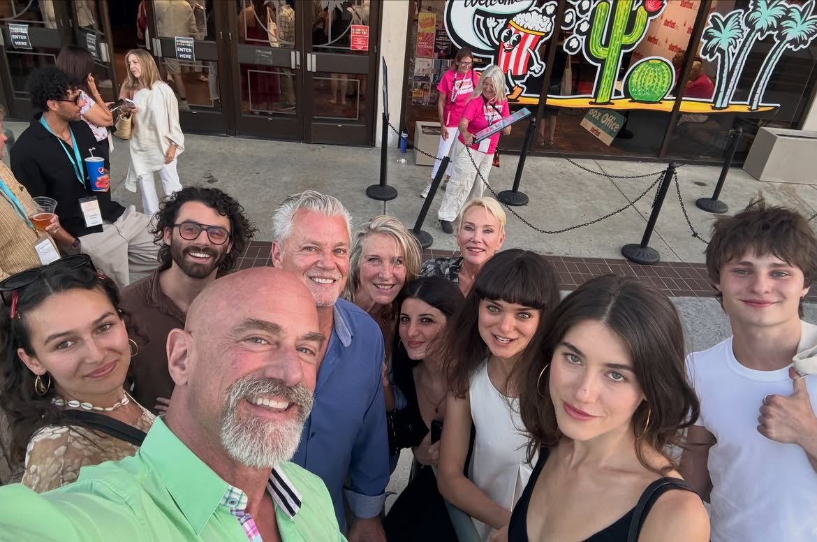 MeloniDaily's tweet photo. Christopher Meloni shares photos from the Chop Cheese premiere at Palm Springs Intl ShortFest https://t.co/dsZMDveKtM