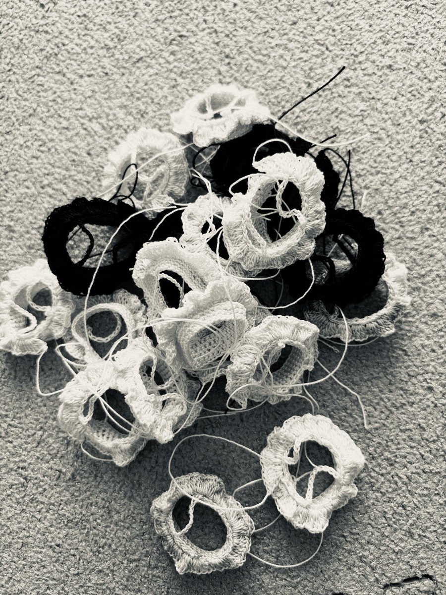 negijiro's tweet photo. 再販に向けてもりもり編んでます🧶 https://t.co/YI1TIwdgkX