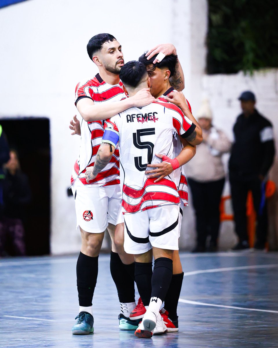 AfemecFutsal_'s tweet photo. ➡️ Entretiempo en Pol. Sport Colonial.

#AFEMEC  [2-2]  #Escurra 

#AFEMECesFutsal ❤️🤍 https://t.co/MI29ykc7lx