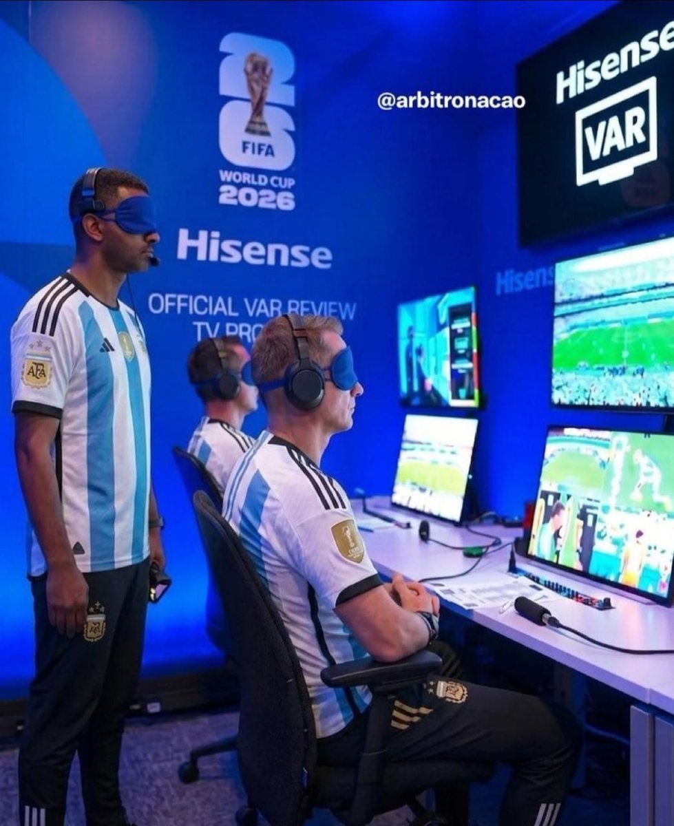 light_hearted7's tweet photo. @2010MisterChip JAJAAAAJAJAJAJAAJA, vaya fraude de jugador que es Infantino JR. No se sacia de seguir robando ni a Egipto en 8vos; Es la mayor mentira de la historia de este deporte gracias a Negreira y a Infantino, un juador lleno de marketing 😂😂😂 https://t.co/eKd1XmuQBO