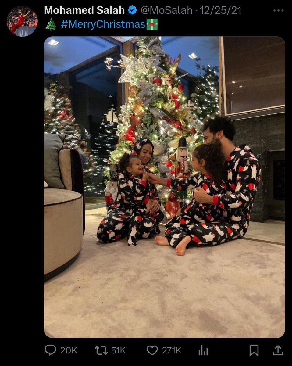 OOCprogresismo2's tweet photo. 🇪🇬 Las publicaciones de Mohamed Salah celebrando la Navidad con su familia, por las que recibió amenazas de muerte de musulmanes. https://t.co/lu5yccWEXO