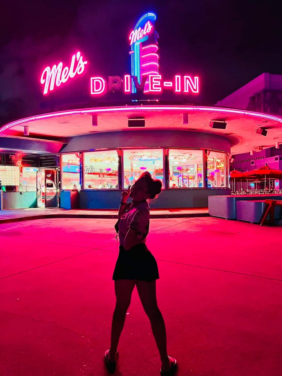 ptm_whitney's tweet photo. Ok who else is ready for Mel’s Die-In ✌️🖤💯😈

PSSSSSS Who else thinks #frequentfearpass will drop this Thursday 🧐🔎👻

#personaltravelmanagement #HHN35 #universalorlandoresort #universalorlandotravelagent https://t.co/LWZrQ60RfF