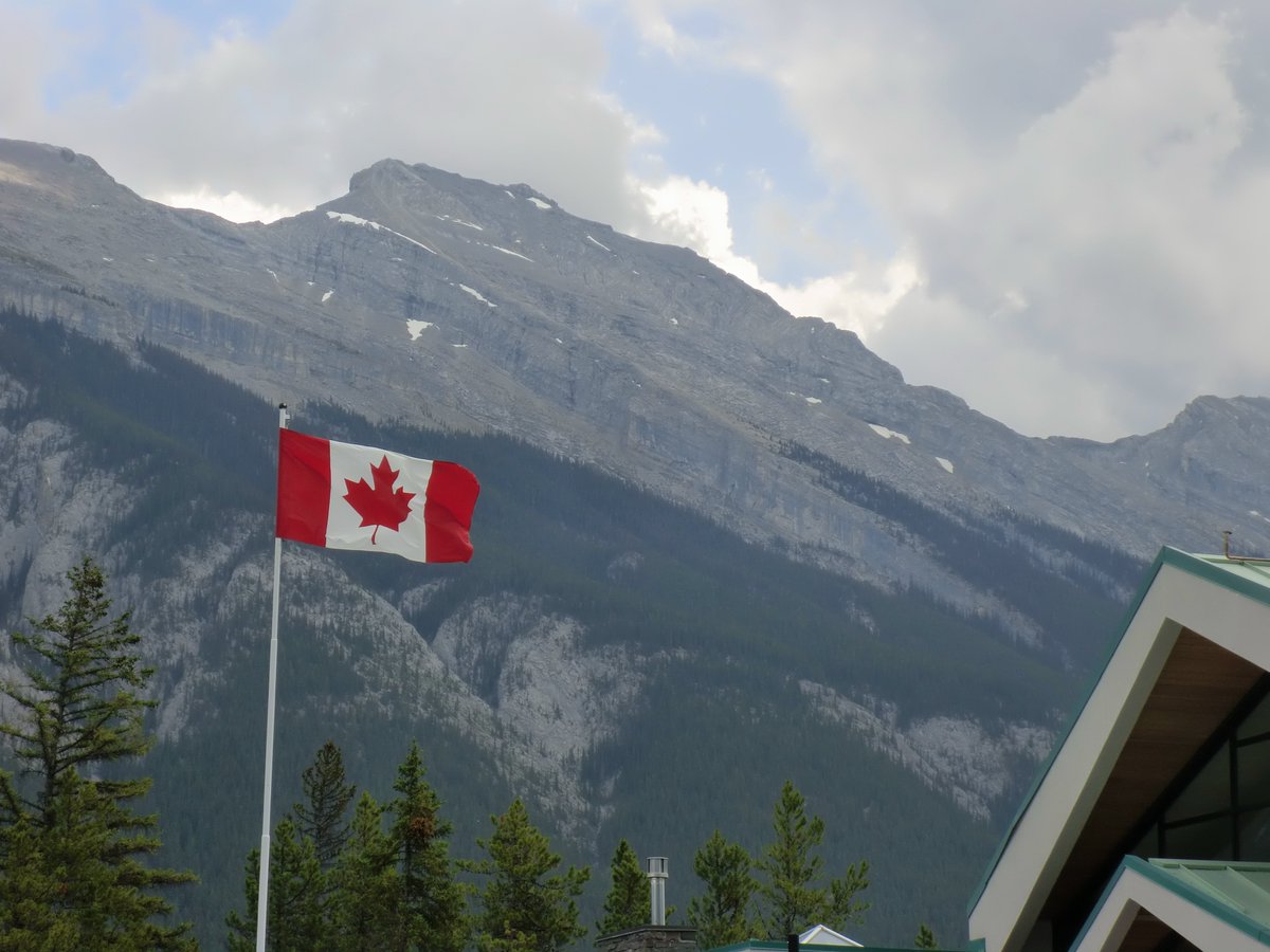 daily_staring's tweet photo. VACATION in the summer 🇨🇦 https://t.co/YuMzTgko3d