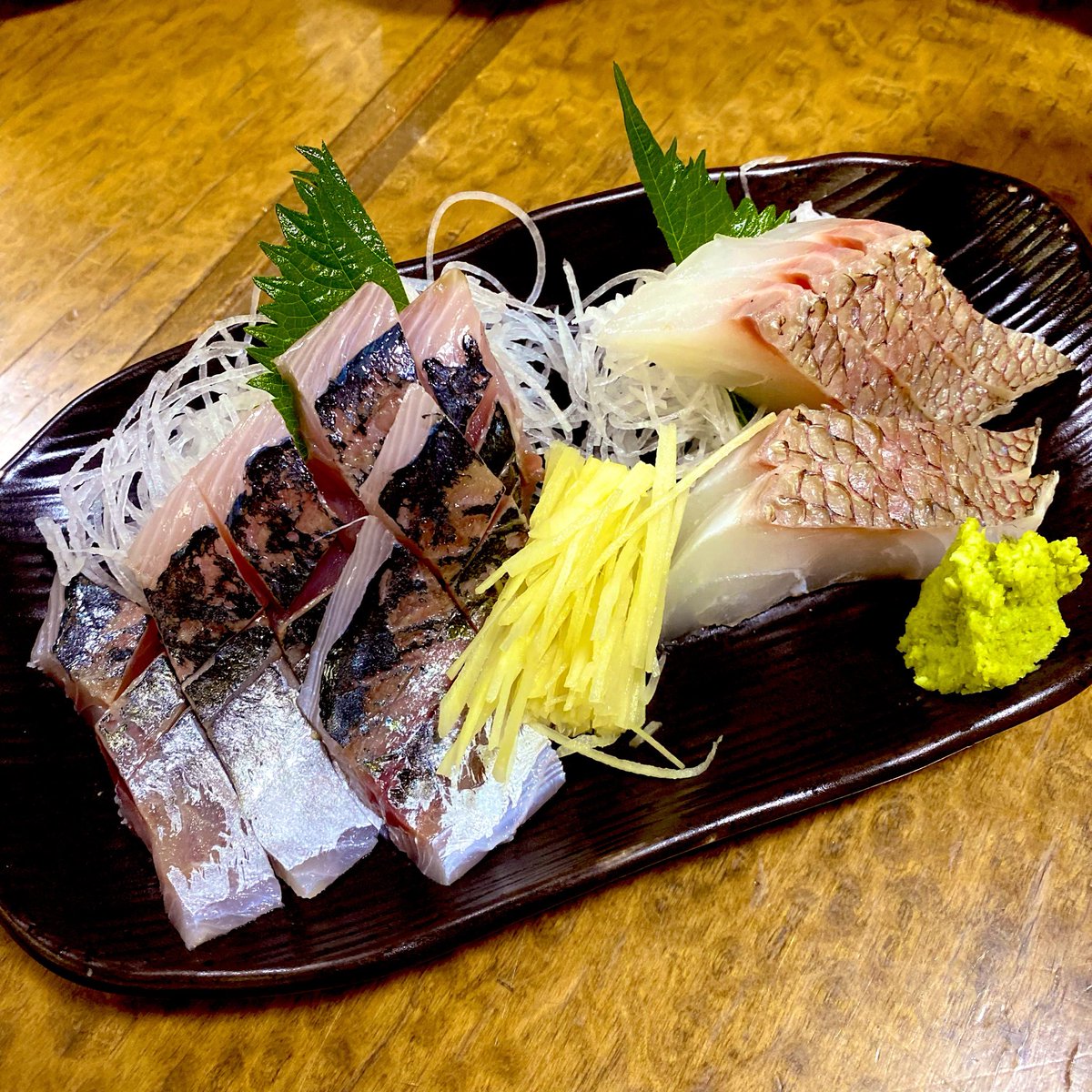 chee_029's tweet photo. 鴨川旅行の宿は木更津。
夕食は #ごんぞう さんで🍻🐟

店員さんもお客さんも優しくて、お料理も美味しくて、子供たちが飽きなければもっと飲みたかった！！笑 https://t.co/cLOLgi1mOd