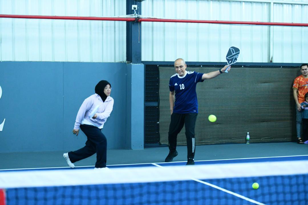 MohdShukriYajid's tweet photo. Delighted to join the @MSUMalaysia staff at the Pickleball Finals during the Sports United Championship (SUCA). A reflection of our commitment to fostering staff wellbeing and sportsmanship while advancing a vibrant, inclusive, and sustainable campus community. #MSUsdg3 https://t.co/scmdD1I7P5