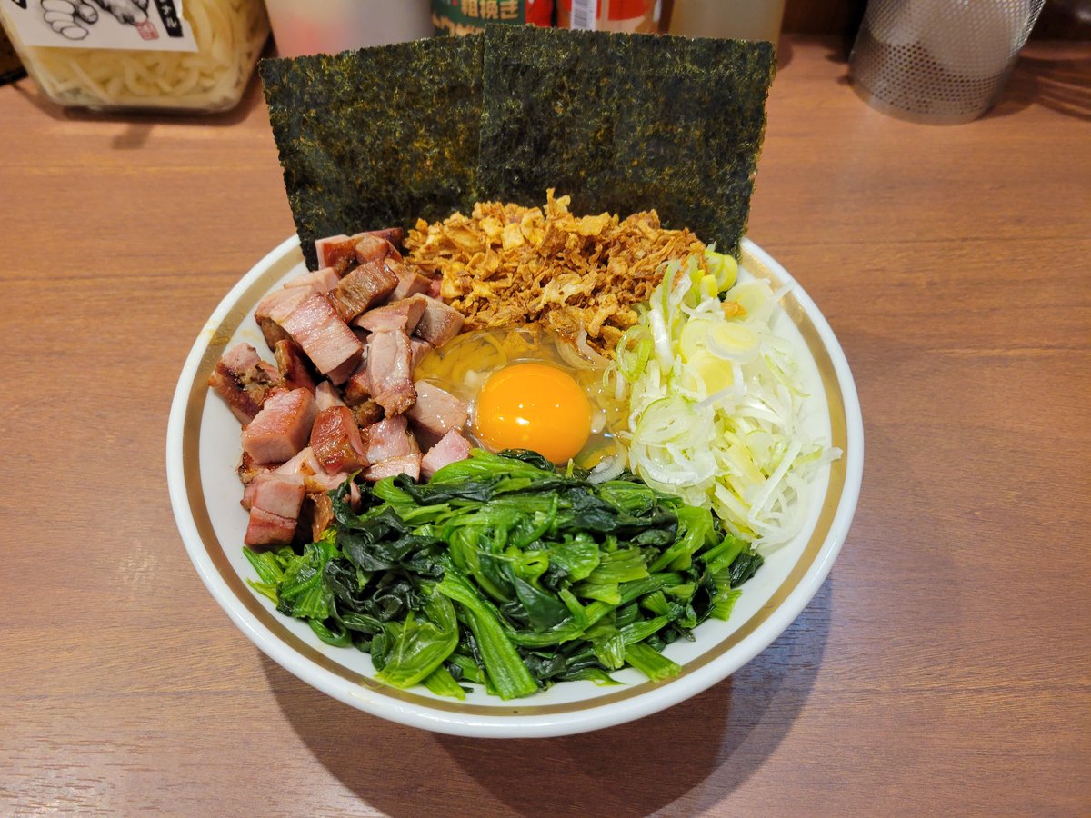 iekei_daichan's tweet photo. おはようございます‼️
営業時間11時～20時です🍜

本日の限定‼️ホロホロチャーシュー丼400円🍚
そして18時から油そば🍜‼️‼️
どちらもなくなり次第終了です🙇‍♀️

明日木曜日は定休日です！
本日も宜しくお願い致しま��☺️ https://t.co/RfKDbxs4ot