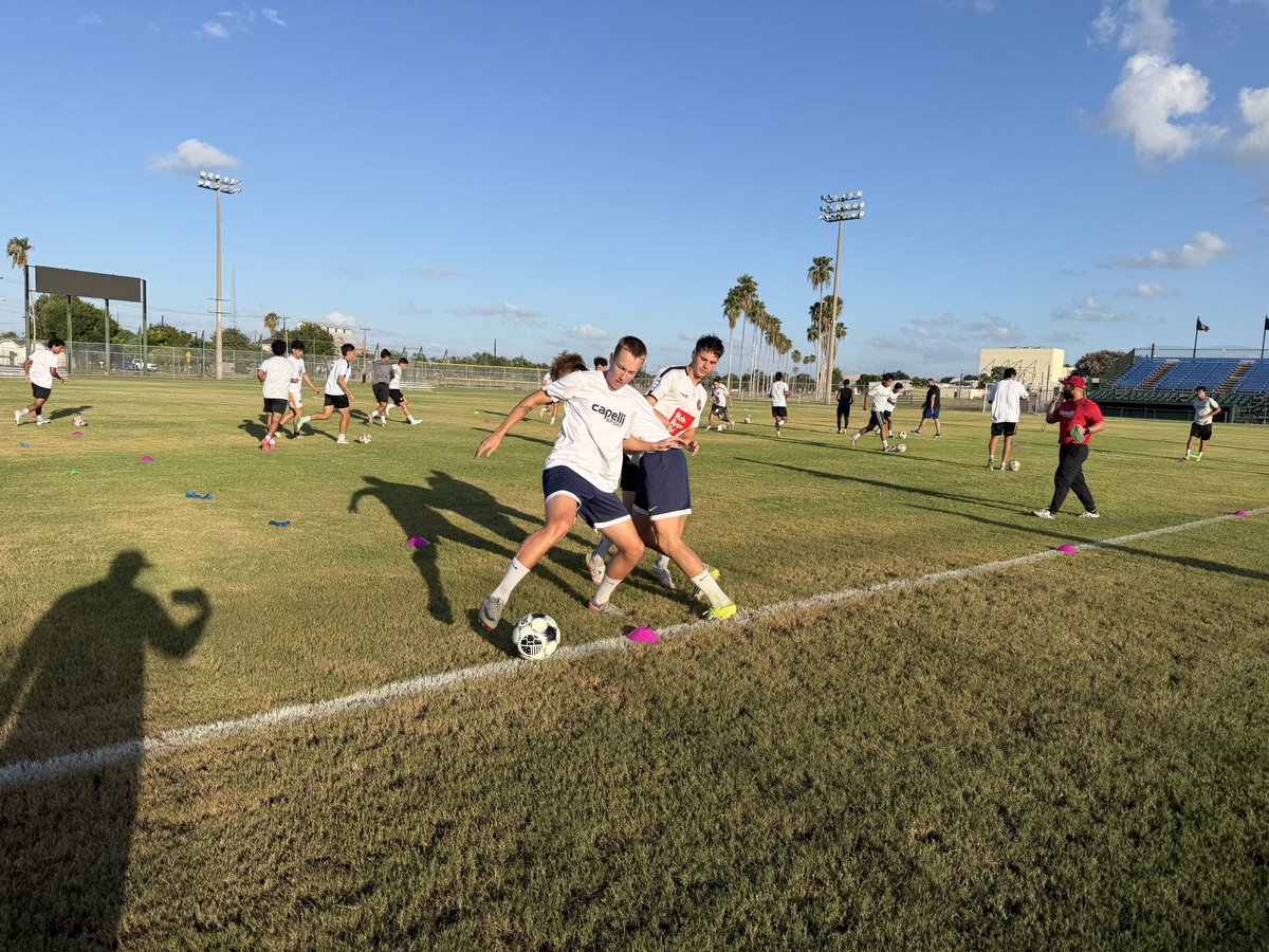 _BrettHolmes's tweet photo. The @RGVRedCrowns preparing for their rematch vs @btxsc in The Nest this Wednesday.

Playoff soccer. Tomorrow can’t come quick enough. https://t.co/r3DAFTDoX5