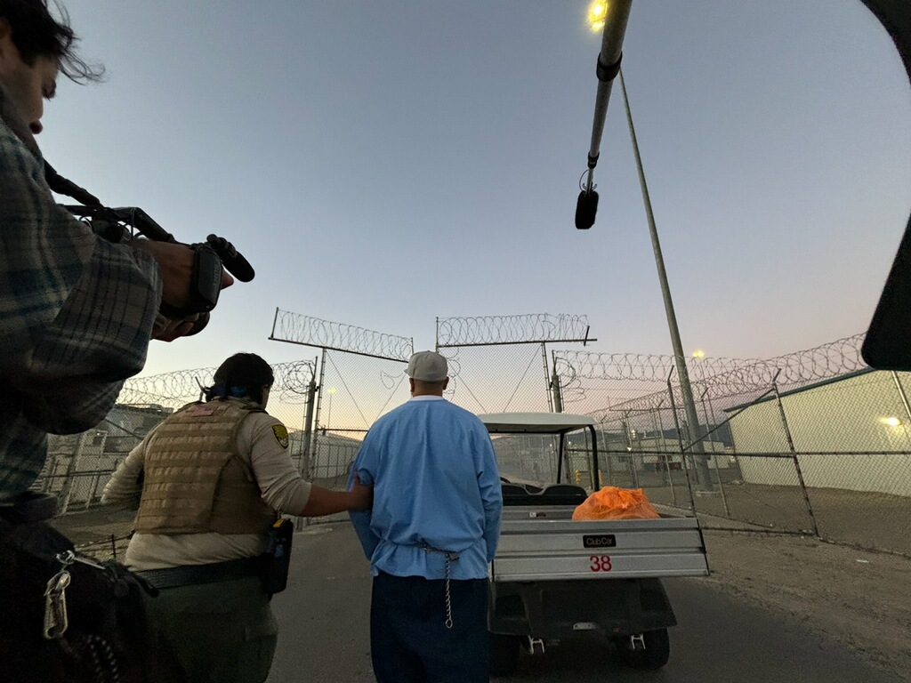 DOCNYCfest's tweet photo. This is Joe Garcia's cell. This is the crew that filmed inside it. This is Joe on the other side.

Next Tuesday. One night only. Joe and Jon will join us for a post-screening Q&amp;A as part of DOC NYC Selects: Summer.

July 14 at @IFCCenter: https://t.co/e3U7VcyVRx https://t.co/0lub52Fxwv