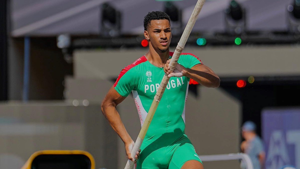 LesBgDuPaf's tweet photo. #SWICOL #COLSWI #SUICOL #COLSUI #Colombia #Switzerland #Portugal #Football #FIFA #FIFAWorldCup #WorldCup #CoupeDuMonde #M6 #Athletics Un peu d'athlétisme dans ce monde de Football (Pedro Buaró) 👀🥵🔥 #LesBgDuPaf #BgAlerte 📺🚨 https://t.co/2tVe6nxEf9