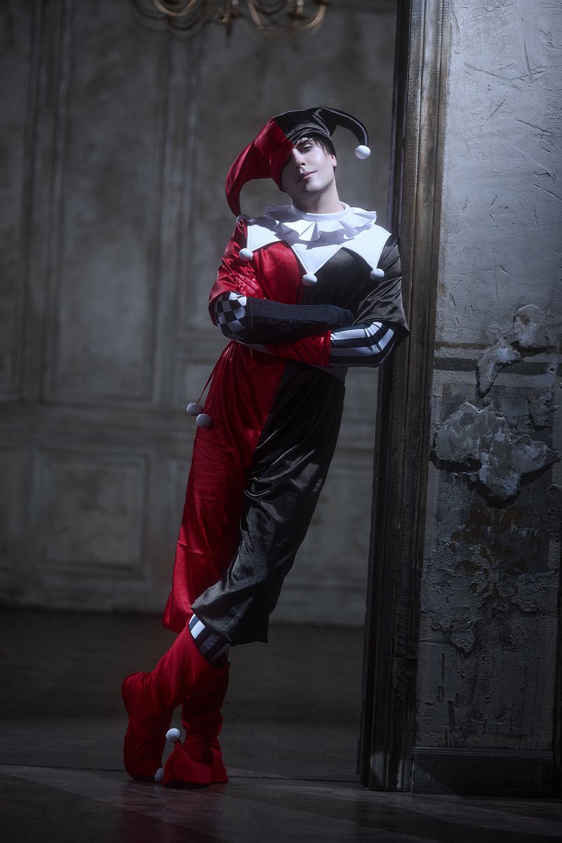Grayson_Fin's tweet photo. More Jester cosplay for you https://t.co/fqLpiXqo44
