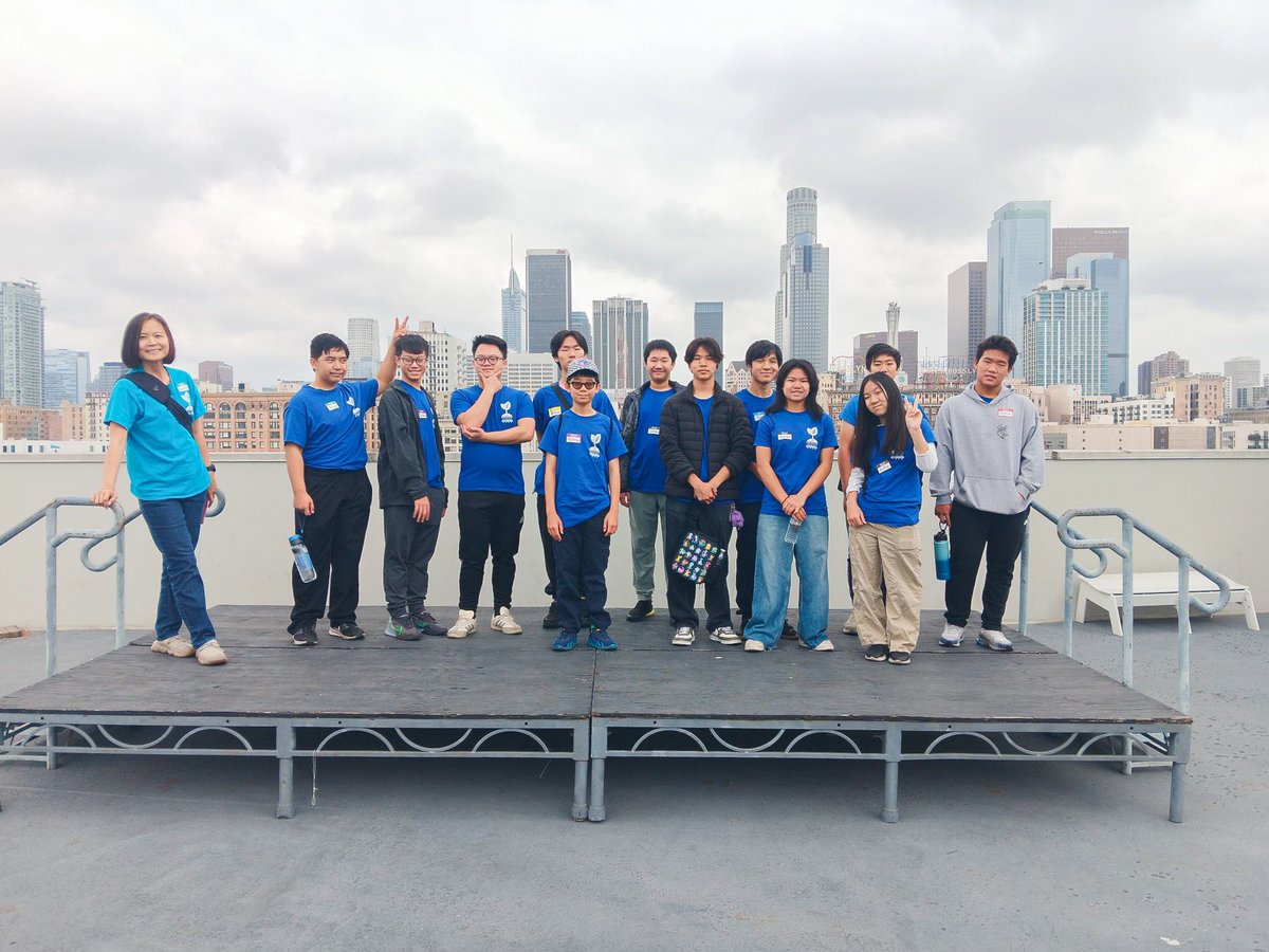 URM's tweet photo. So many moments of care can happen in a single day, and Tapestry LA Urban Immersion was part of all of them. 💙

From preparing and serving meals to organizing pallets for an upcoming event and leading worship during lunch, they served our community with kindness and generosity.

Thank you, Tapestry LA Urban Immersion, for spending the day with us and caring so well for our guests. We’re grateful for you!

#unionrescuemission #thewayhome #Volunteer #ServeLA #FaithInAction #SkidRow #Hope #Compassion #LosAngeles #GiveBack