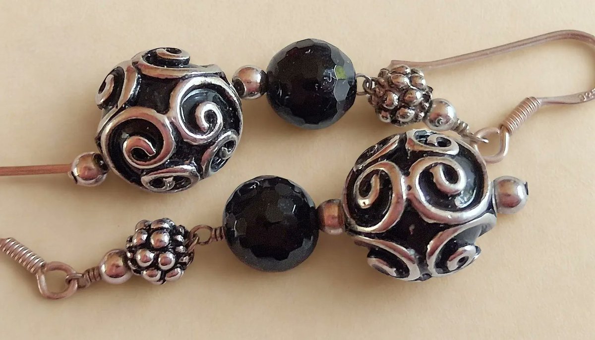 renaissancefai's tweet photo. Vintage Sterling Silver Black Faceted Glass Bead Dangle Earrings, Ornate Scrollwork Accents & Hook
https://t.co/4JWk5MBDPu?
#vintage #earrings #sterlingsilver #925 #black #glass #long #dangle #scrollwork #artNouveaustyle #Boho #Gothic #faceted #giftforher https://t.co/mUrfwBikfF